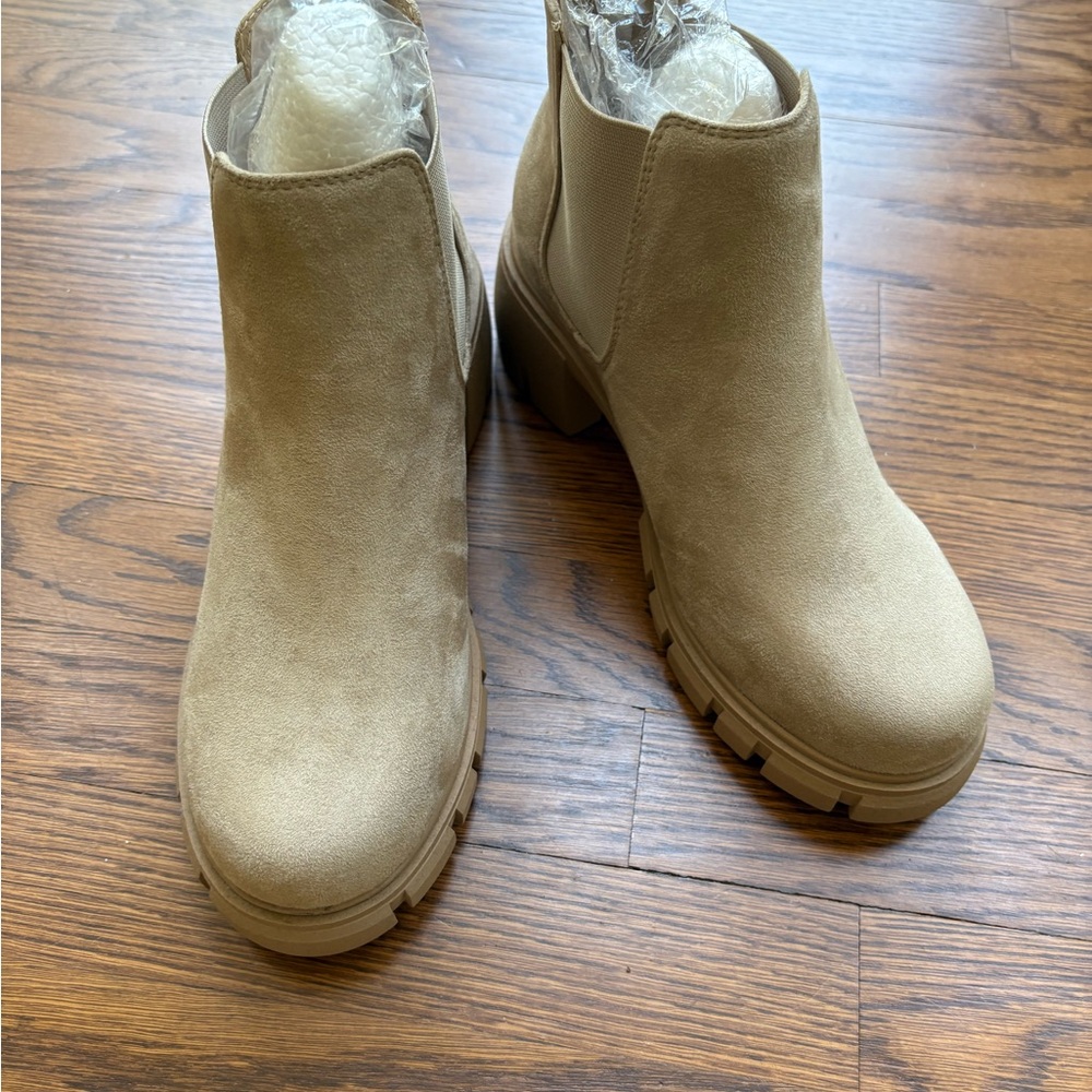 Soda Women's Tan Ankle Boots